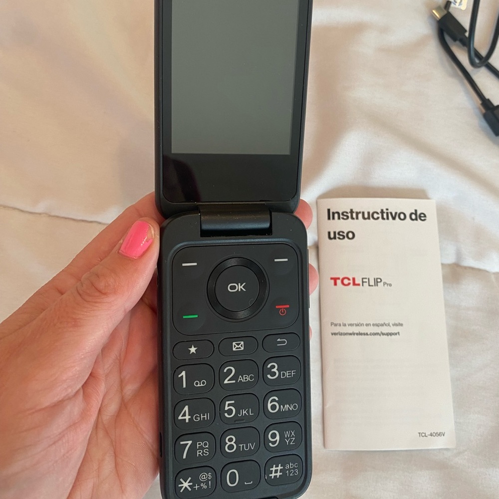 Practically brand new bought new in 2023 TCL Flip Pro phone.